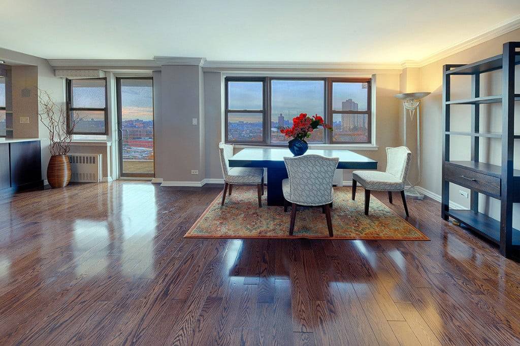 This bright, open and sunny one bedroom apartment with private balcony is located in the heart of Riverdale in the Edmond Lee Coop on a quiet tree lined street.