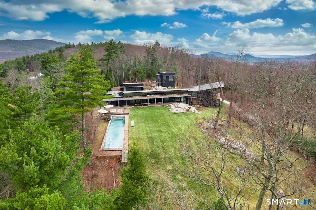 Experience a rare Zen inspired retreat in the heart of the Berkshires, designed in harmony with its natural surroundings.