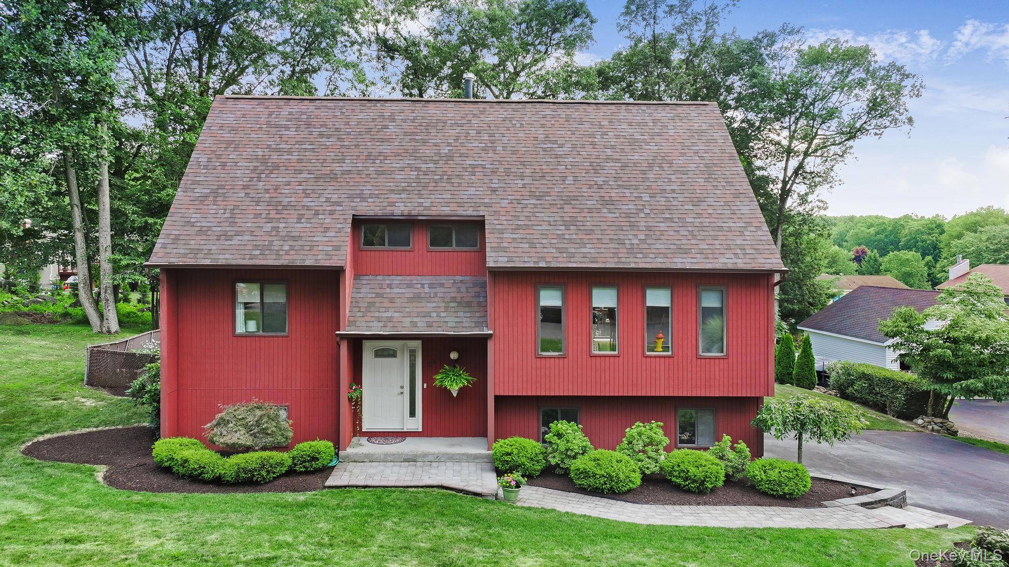 Striking 3 Bed Contemporary Home in the Town of Newburgh with In Ground Pool !
