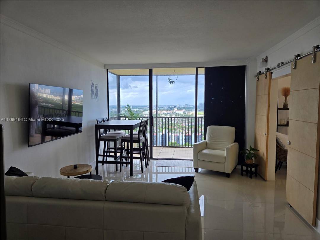 Stunning 2 Bedroom 2 Bathroom apartment in Coronado Tower III Originally a 1 bedroom, 1.