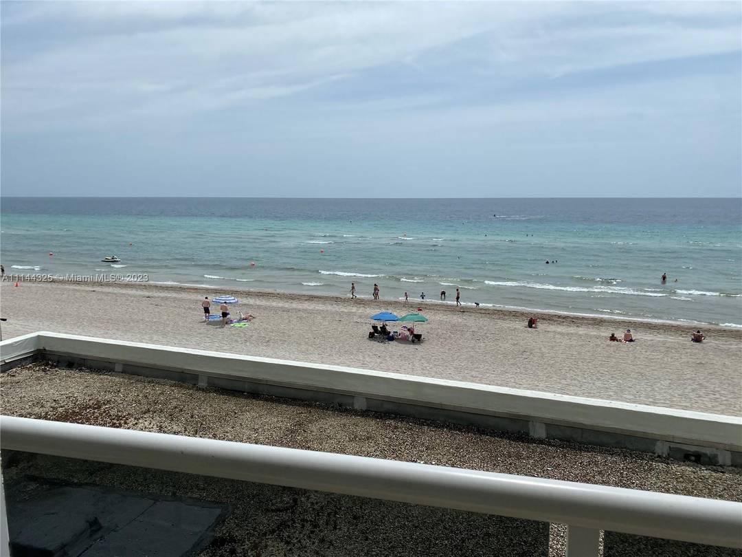 BEACH FRONT LIVING AT ITS BEST !