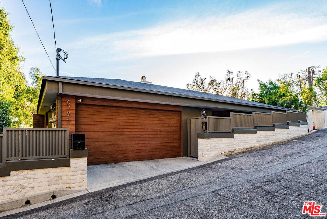 8796   Hollywood Blvd 4BR Sunset Strip La