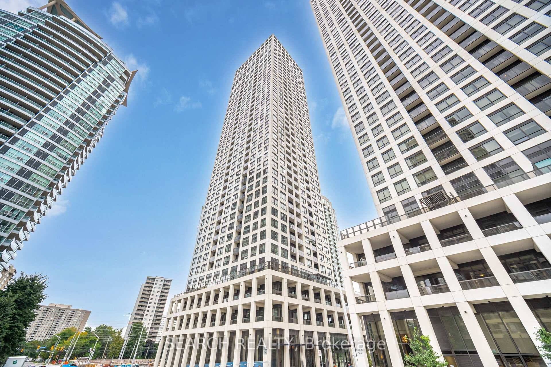 One of the best priced brand new condo unit in the building, 2 bedroom, 2 full bathroom condo located in the prestigious Solmar Edge Tower.