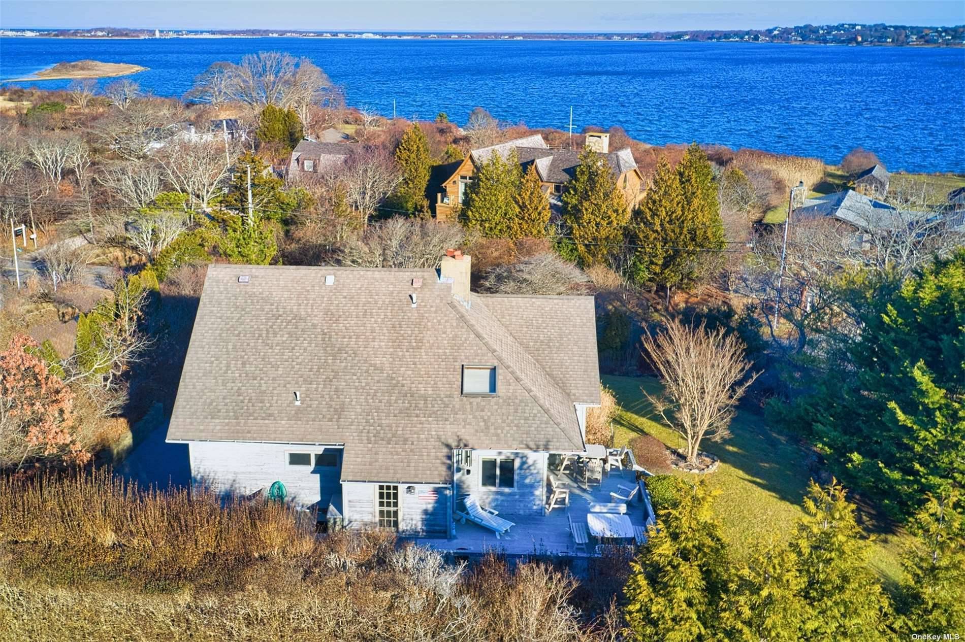Montauk Beach House This Beach House is centrally located in Montauk and is a short distance to the famous Ditch Plains ocean beach famous for its surfing and swimming.