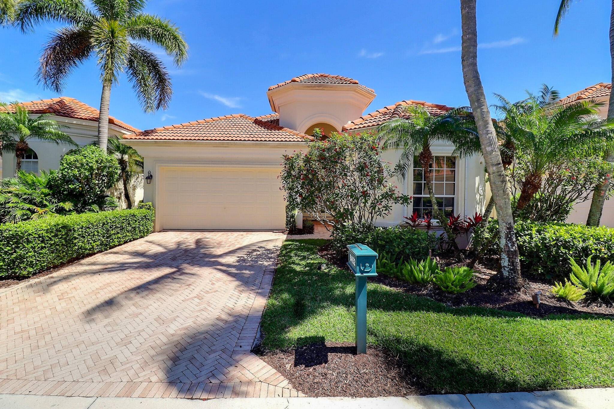Stunning 3 Bedroom, 2. 5 Bathroom Pool Home in Ibis Country ClubThis beautifully updated single family home offers the perfect blend of luxury and comfort.