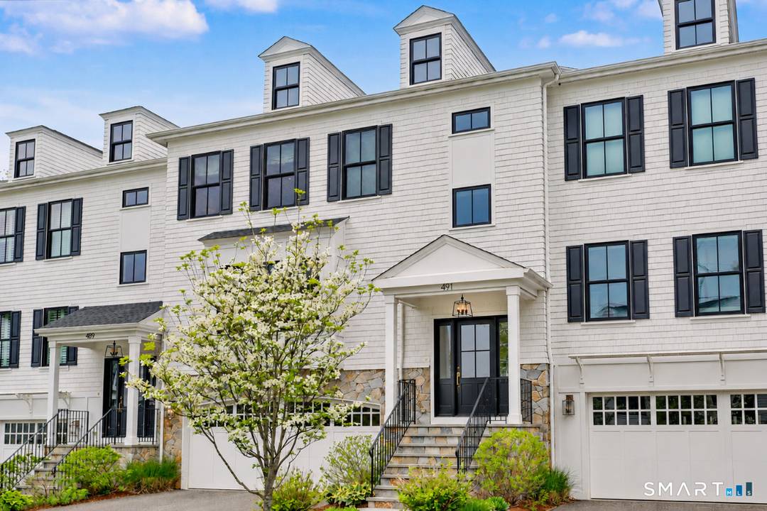 Welcome to refined, like new construction luxury in the heart of Southport Village.