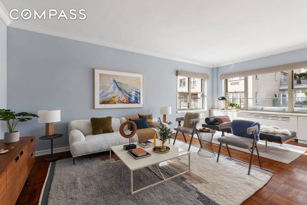 Welcome to Residence PHCB, a beautifully maintained penthouse apartment that combines light, space, and a sensational wraparound terrace, located at the coveted cul de sac of Sutton House Cooperatives.