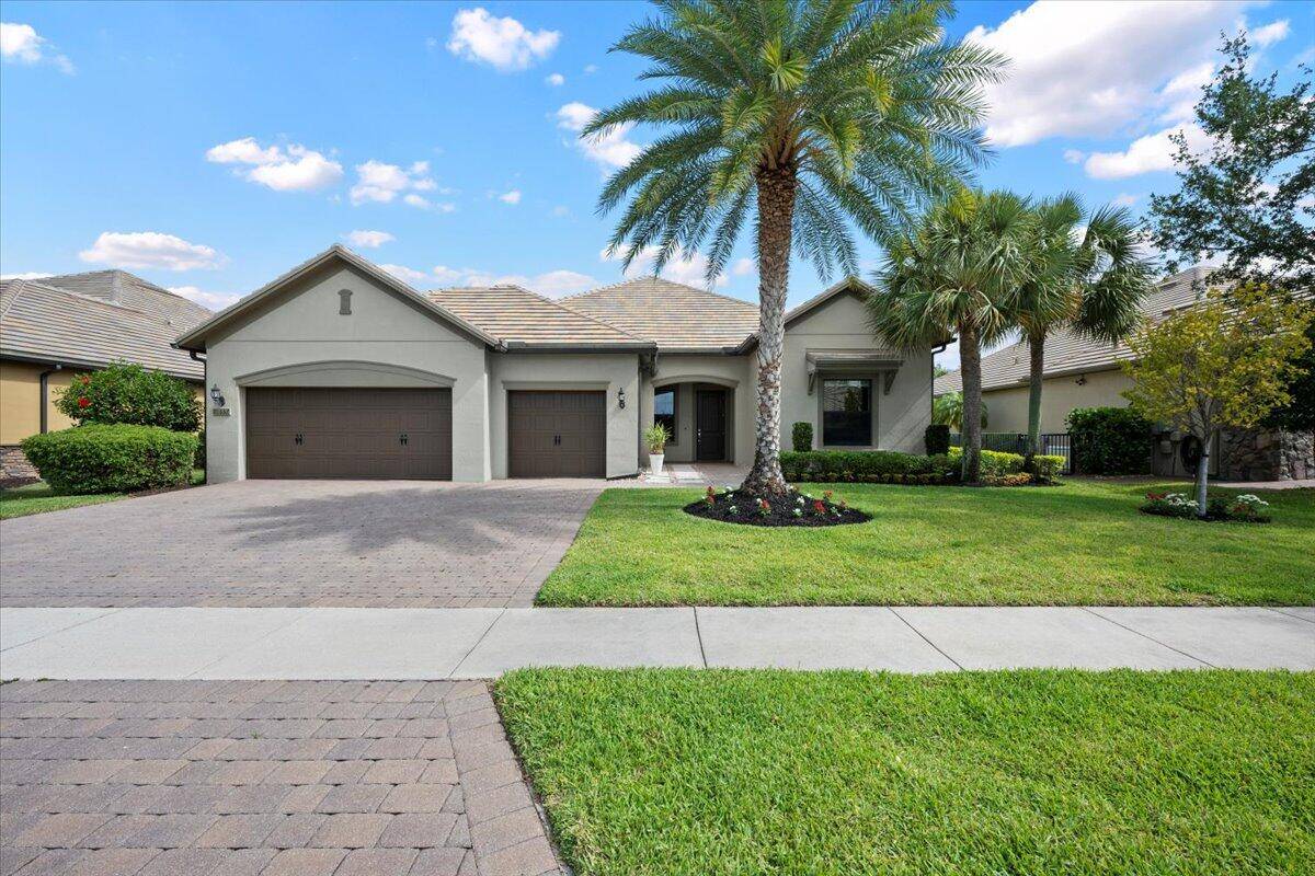 PRICE IMPROVEMENT ! ! Luxury Lakefront Pool Home in Prestigious Castellina Wellington, FLWelcome to this beautifully upgraded 3 bed office 3 bath 3 car garage lakefront pool home, nestled in ...