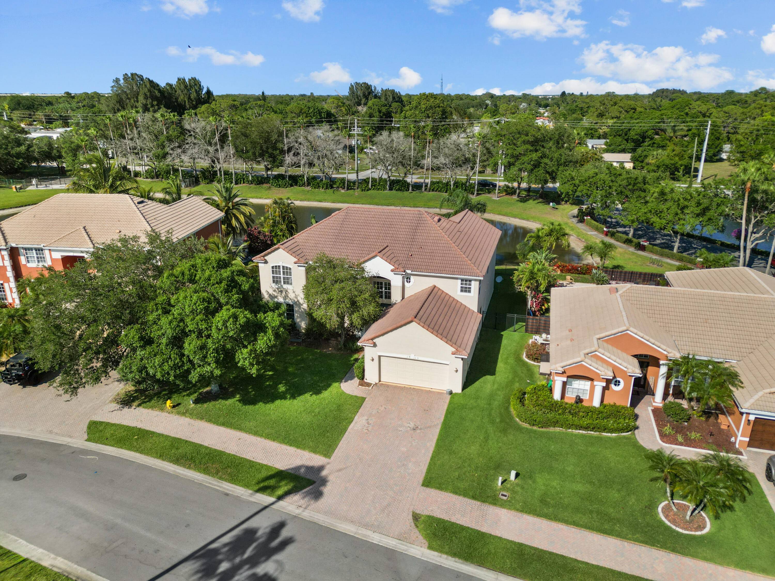 Welcome to it all ! Stunning 6 bedroom 4 bathroom home is located on a freshwater lake with a water feature.