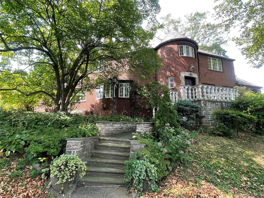 Corner Tudor Style 2 Story One Family Home Key Features Corner lot with 4 entrances 3 on Kildare Rd, 1 on Utopia Blvd.