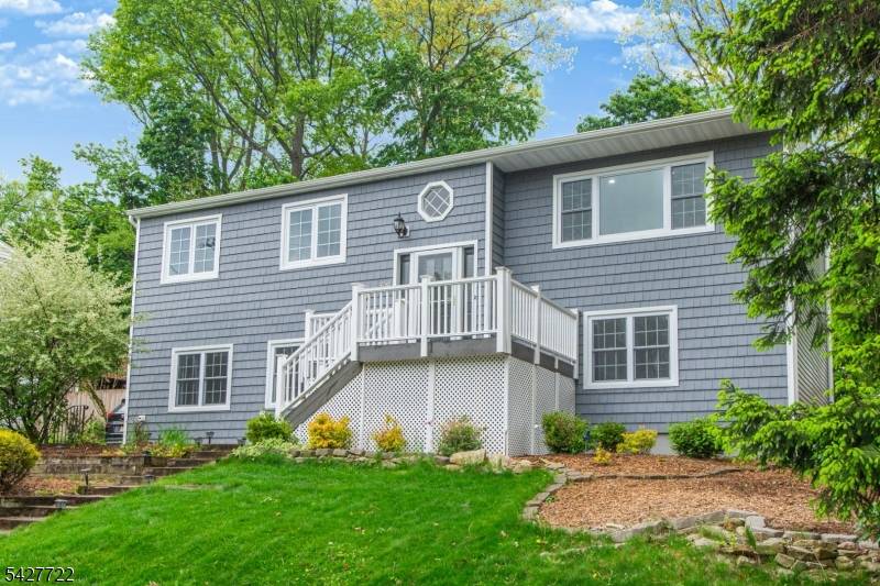 Stunning move in ready 4BR, 2BA bilevel in desirable Rockaway Twp !