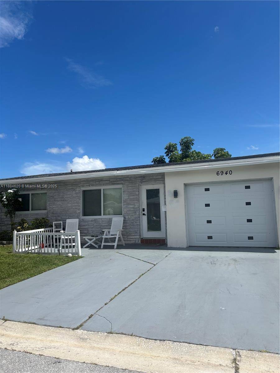 Beautiful home in well desired Paradise Gardens community.