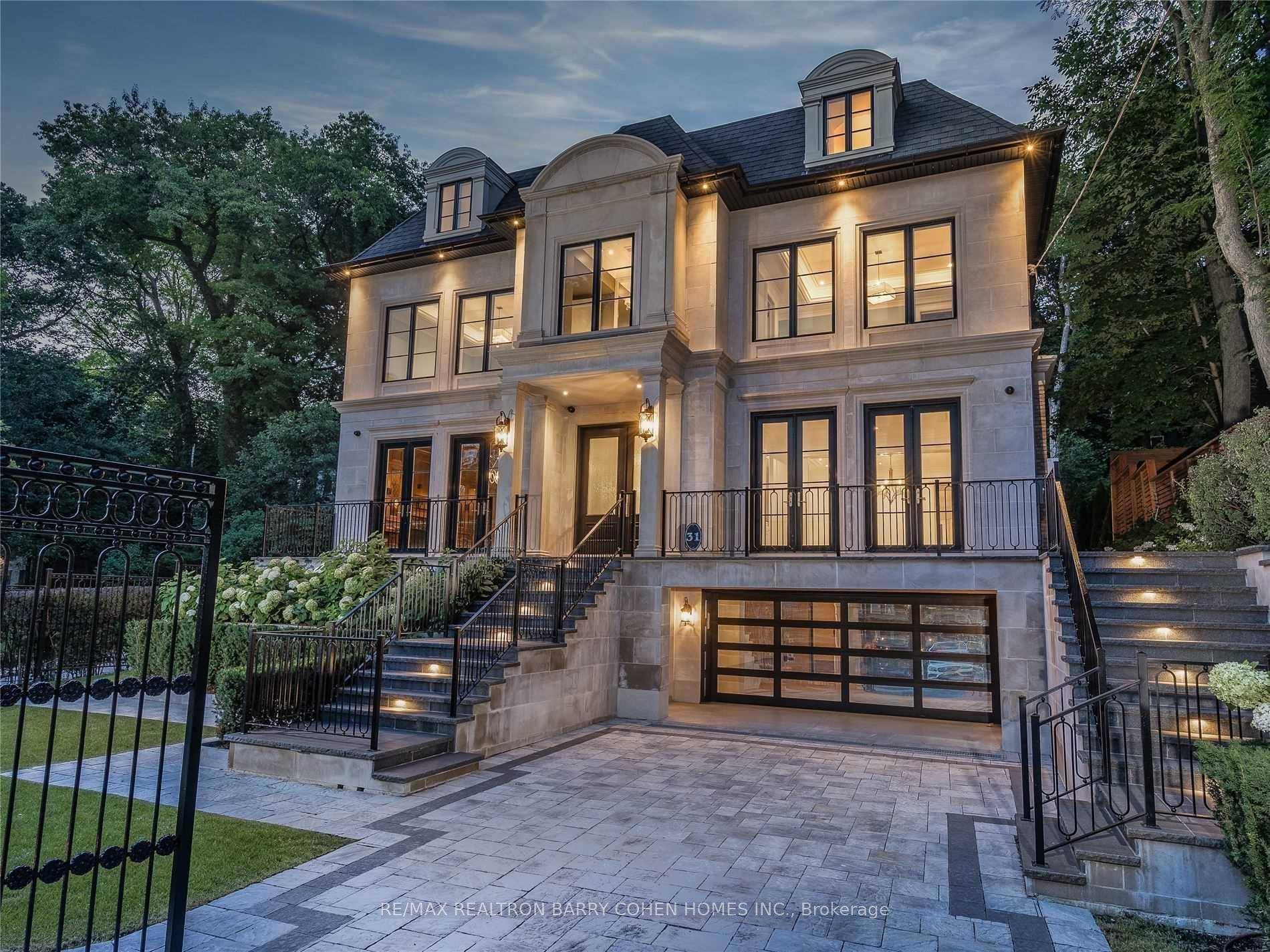 Spectacular South Hill Residence Designed By Architect Richard Wengle.