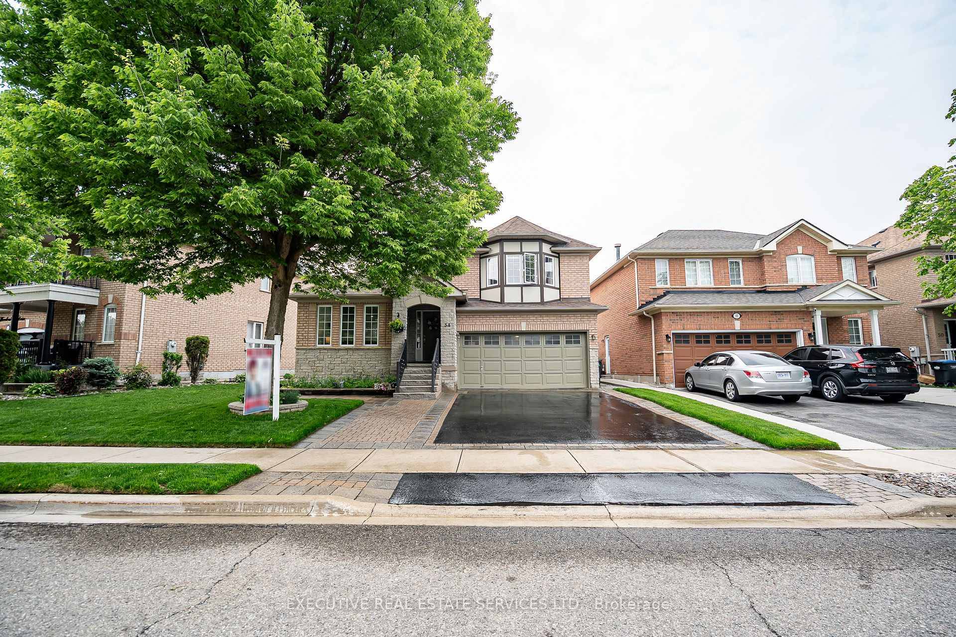 Welcome to 54 Woodvalley dr this is the one you have been waiting for !