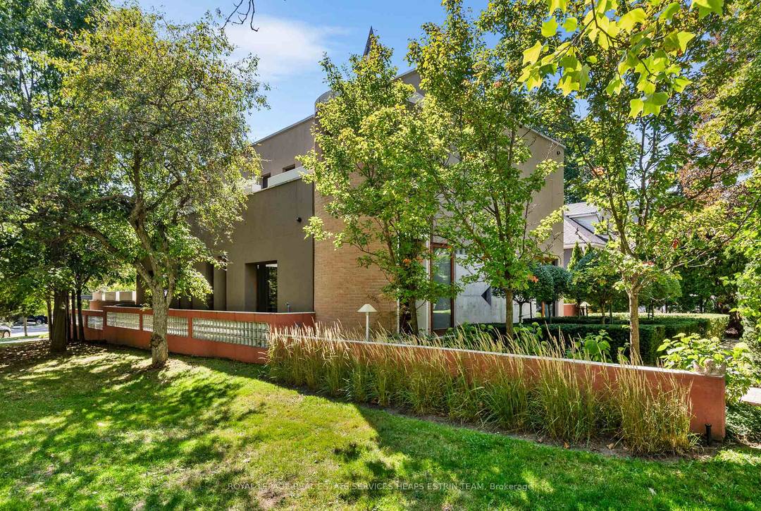 31 Governors Road is a European inspired contemporary villa designed by Francesco and Aldo Piccaluga, the award winning brothers whose work helped shape a distinct era of Toronto architecture.