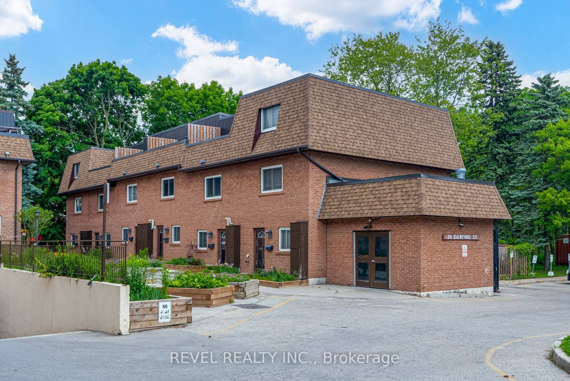 Welcome To This Spacious 3 Storey Townhouse With 5 Bedrooms And 3 Bathrooms, Ideal For Families Looking For Extra Space.