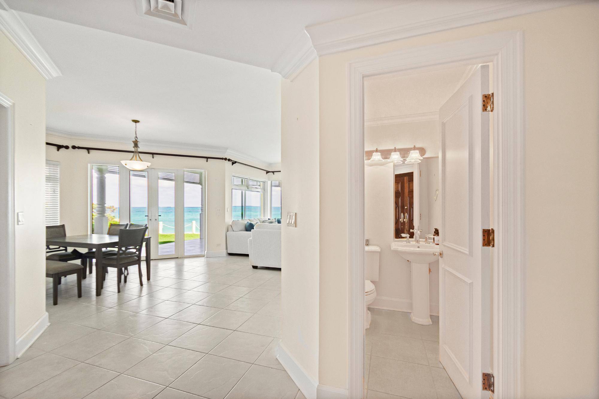 CORAL MANOR, BAYROC Condo Cable-Beach Bahamas