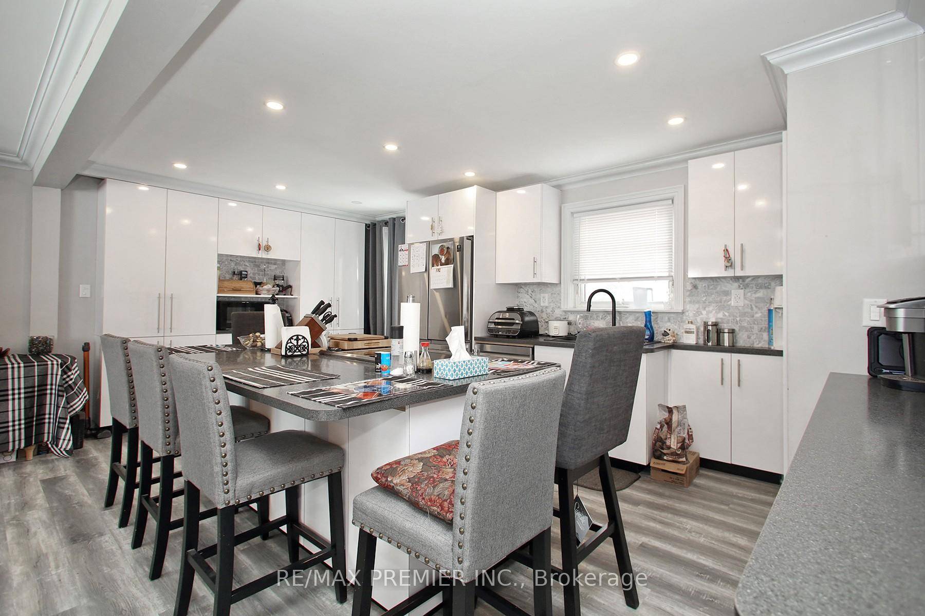 A Property That Stirs the Imagination, Space, Style amp ; Opportunity in Central Pickering.