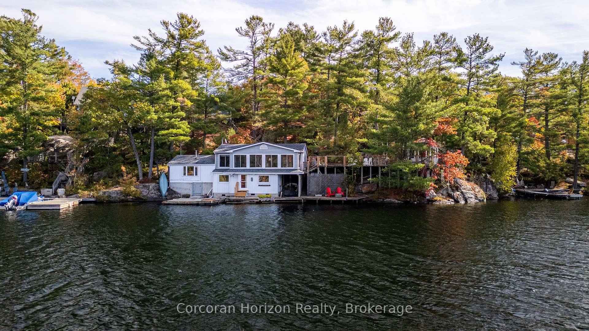 Welcome to your dream lakeside escape !