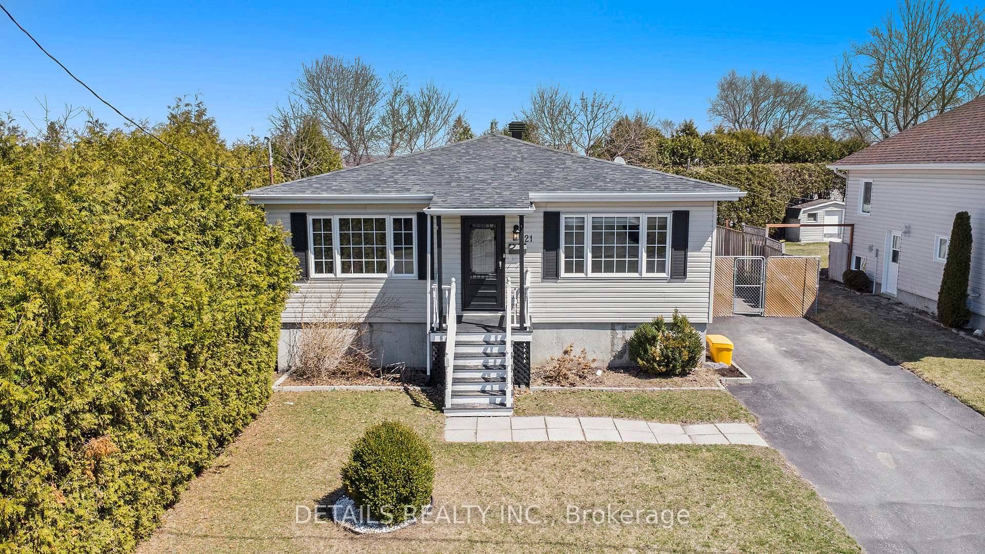This gorgeous bungalow is the one you've been waiting for !
