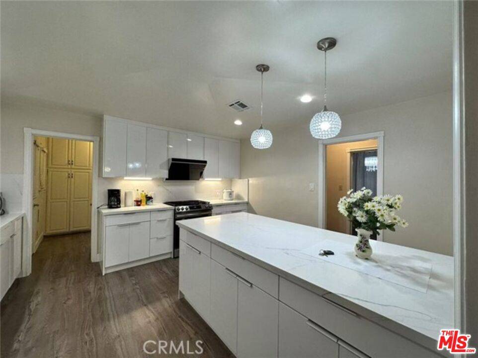 113 N Doheny Dr 3.0 Beverly Grove LA
