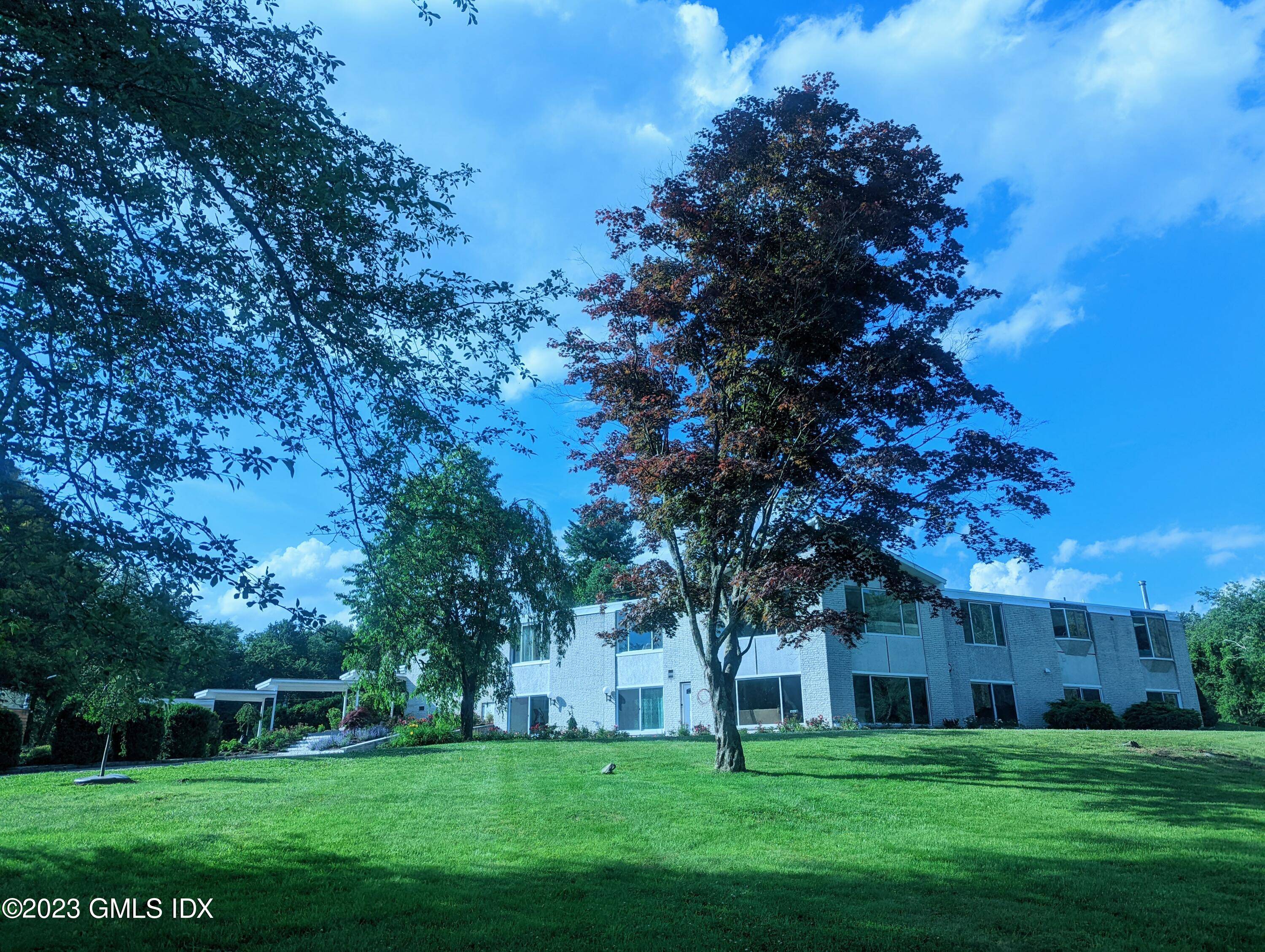 Fully Furnished Modern Sanctuary w Pool 5, 000 sq ft deck.