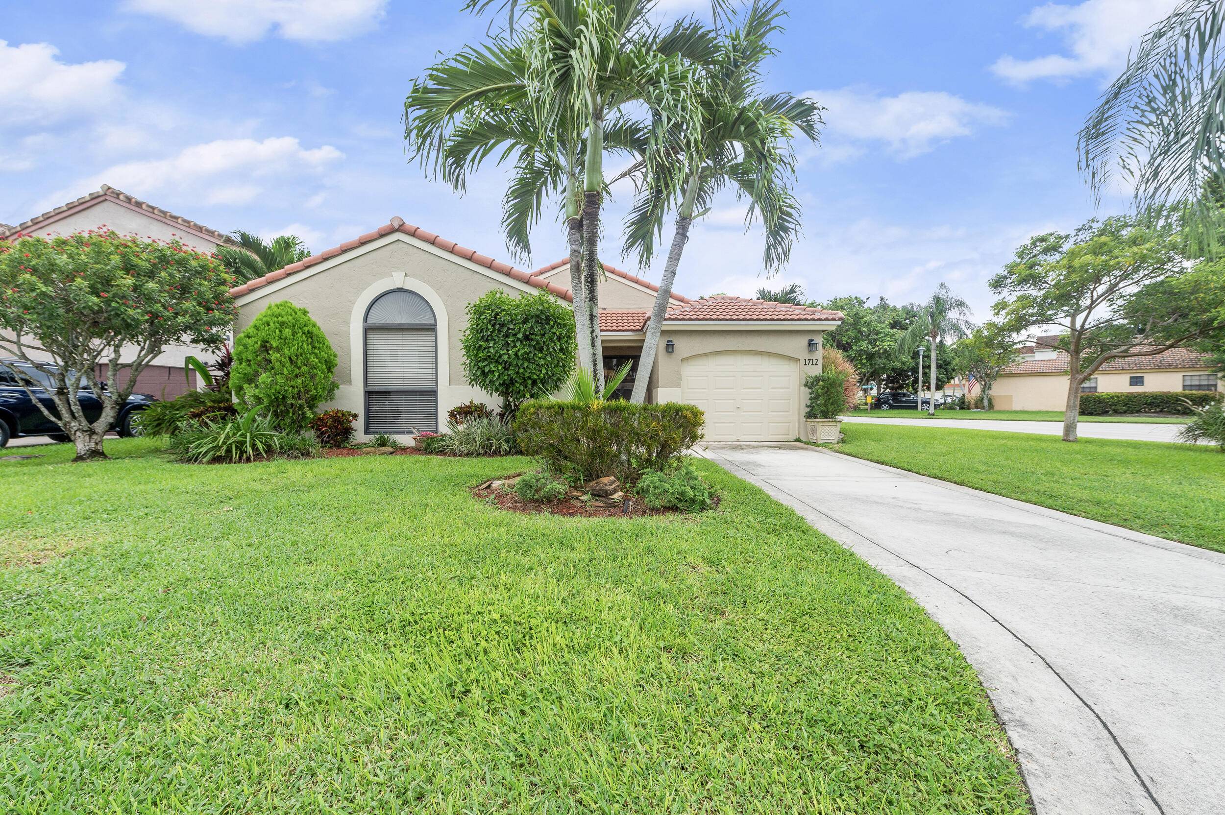 Motivated Seller ! ! Don't miss this stunning 2 bedroom 2 bathroom single family home that combines modern elegance with everyday comfort.