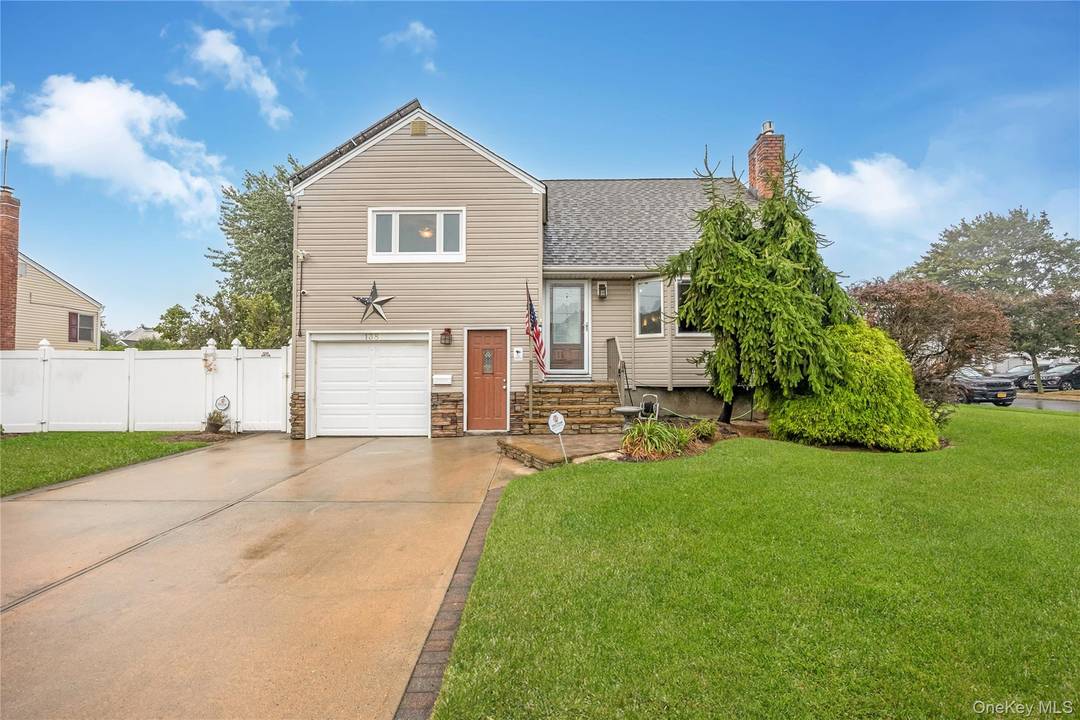 Welcome to 138 Eastgate Road in beautiful Massapequa Park !