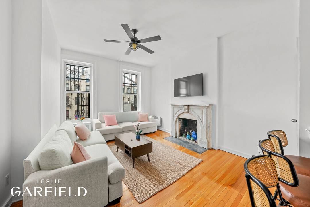 Located in a prime Gramercy Park location, just moments from Union Square, Stuyvesant Square Park, and Irving Place, 347 East 19th Street is a 20' wide, four story townhouse offering ...