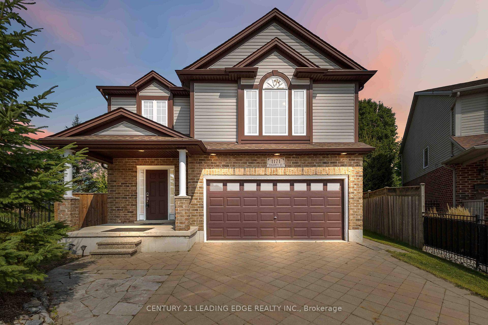 Welcome to Your Dream Home in Prestigious Stoney Creek, North London !