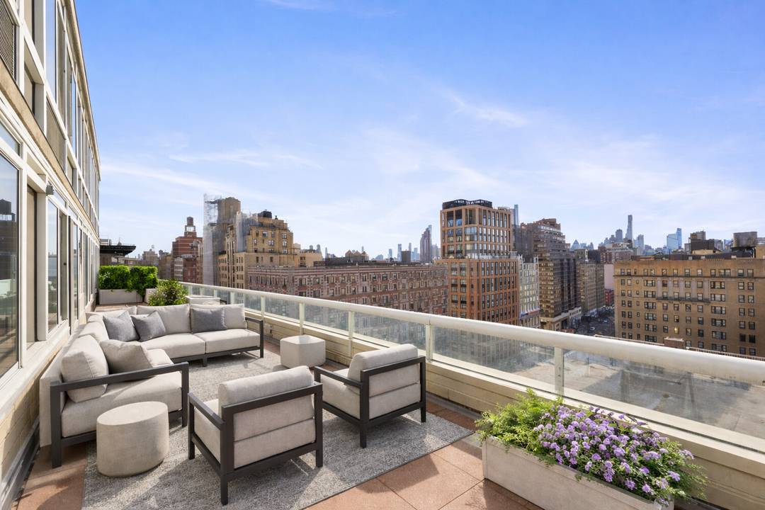 4600 square foot House in the Sky Perfectly positioned in the heart of the Upper West Side, this extraordinary duplex residence offers the best of apartment living and townhouse style ...