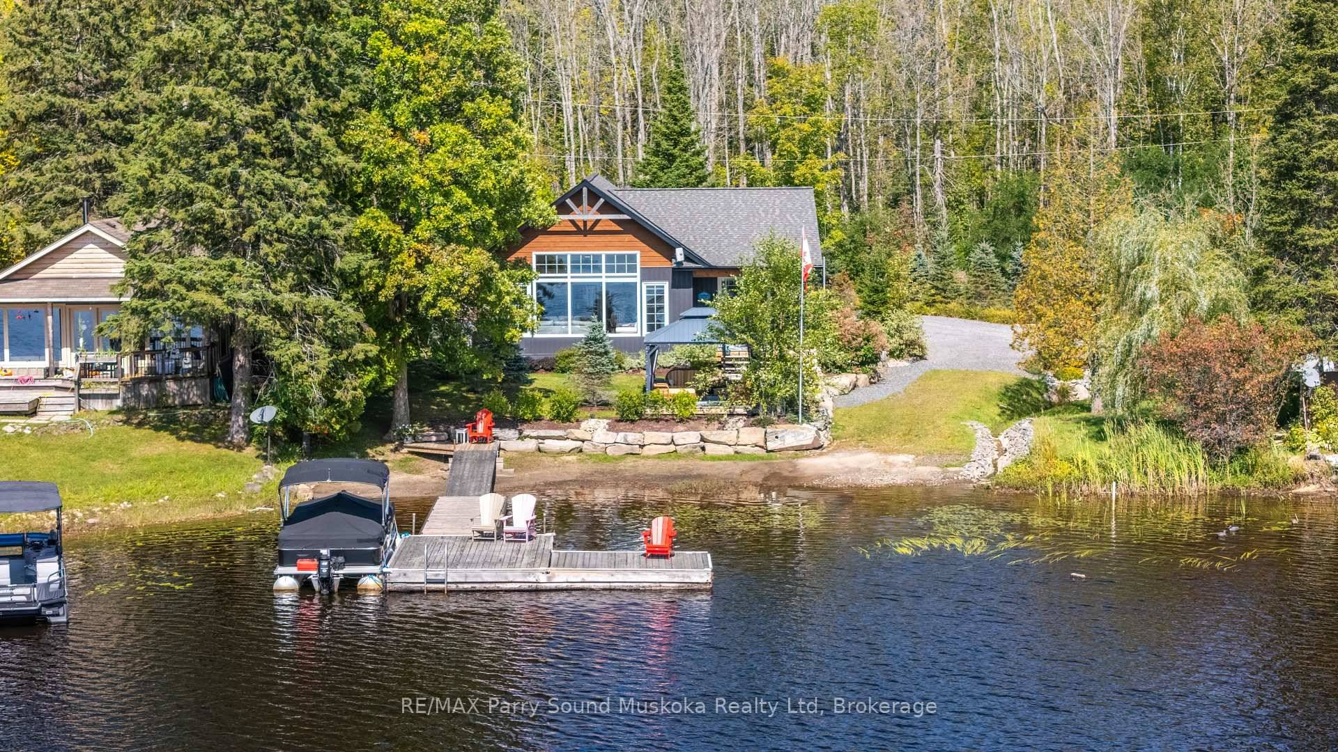 The whole cottage country package !
