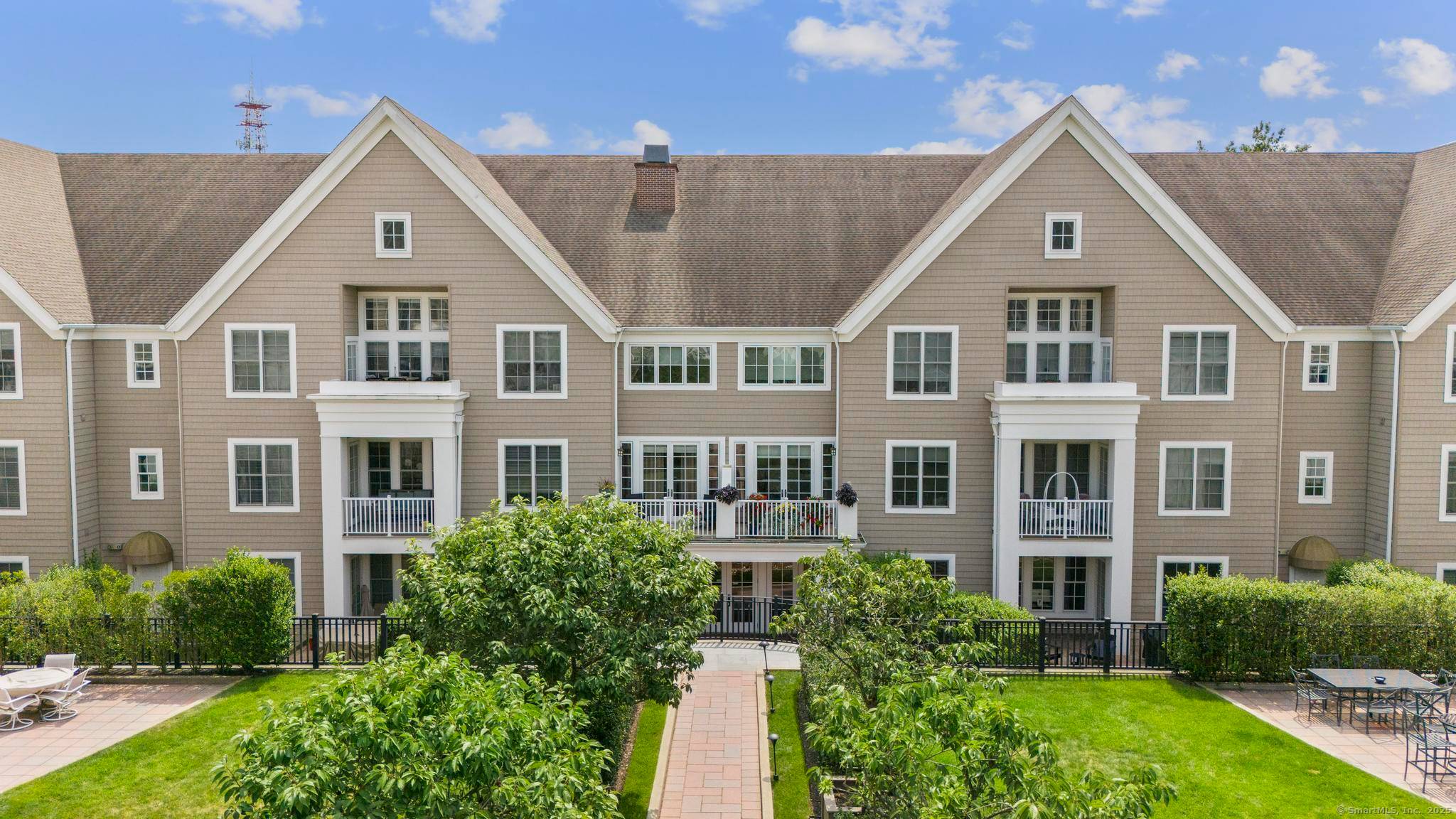 Welcome to Palmer Hill, one of Stamford's most sought after luxury communities !