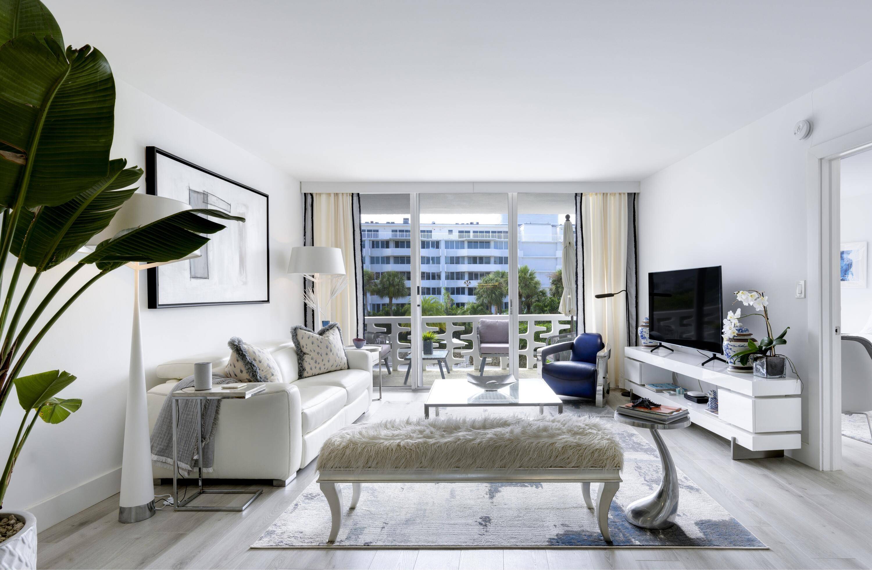 Experience the Magic of Palm Beach Move right into this sleek and sophisticated newly renovated 1BR 1BA in time to celebrate the holidays.