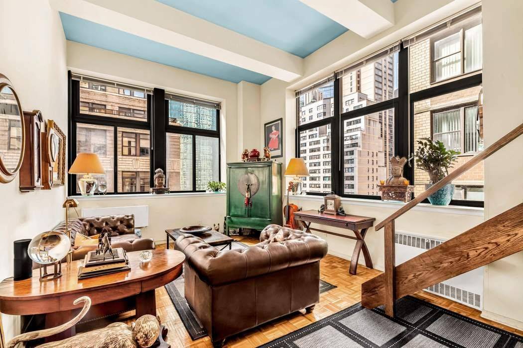 Have it all in this wonderful large 1 bedroom or convertible 2 corned loft apartment featuring walls of windows, soaring ceilings and tons of light.