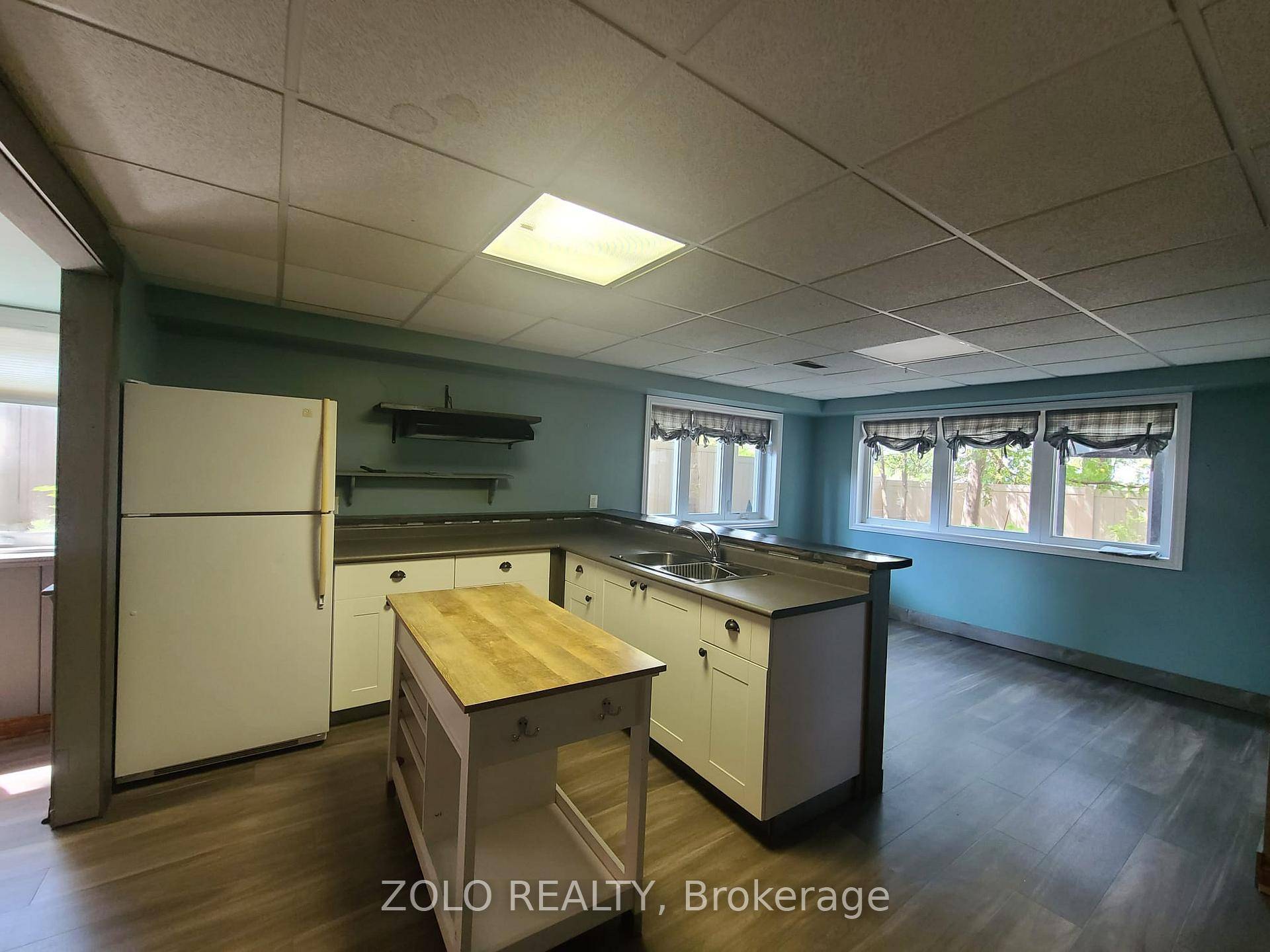 Excellent location beautiful family home in The desirable Ardagh neighborhood !