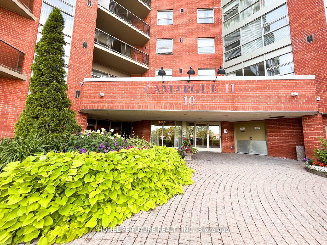 This 2 Bedroom 2 Bathroom Penthouse Offers A Spacious Open Concept With High Ceilings, Stunning Southwest Views, Upgraded Kitchen And Laminate Flooring.