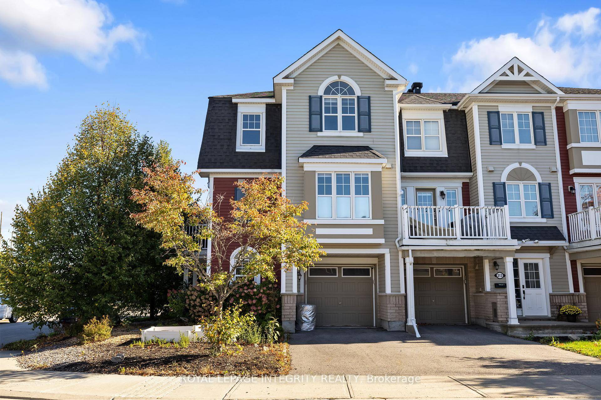 Welcome to this bright and inviting 2015 built FREEHOLD CORNER UNIT move in ready townhouse nestled in the vibrant Fairwinds neighborhood in Stittsville !