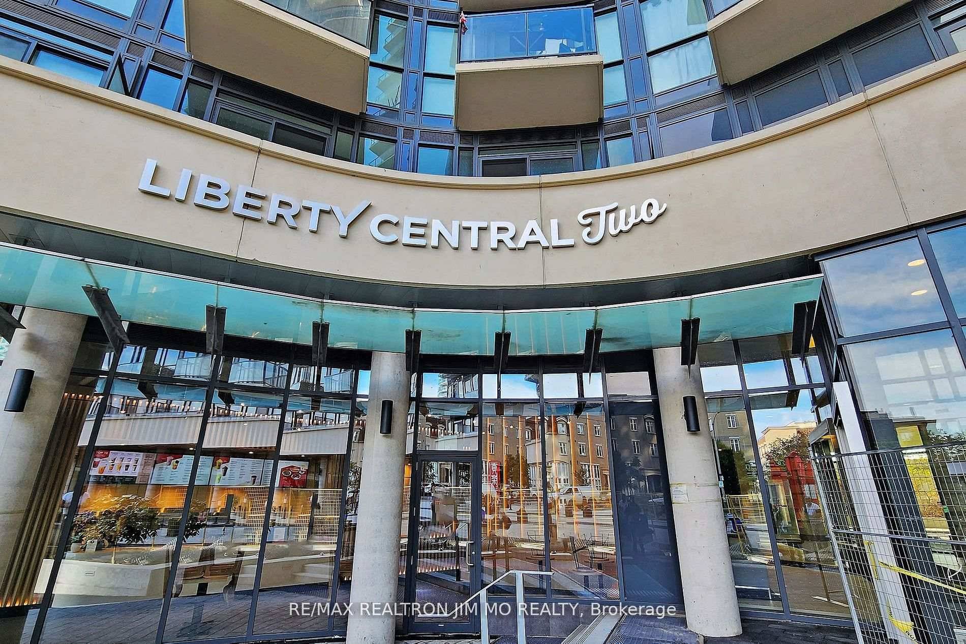 Stunning Bright amp ; Spacious One Bedroom Unit Located At Liberty Central Phase ll.