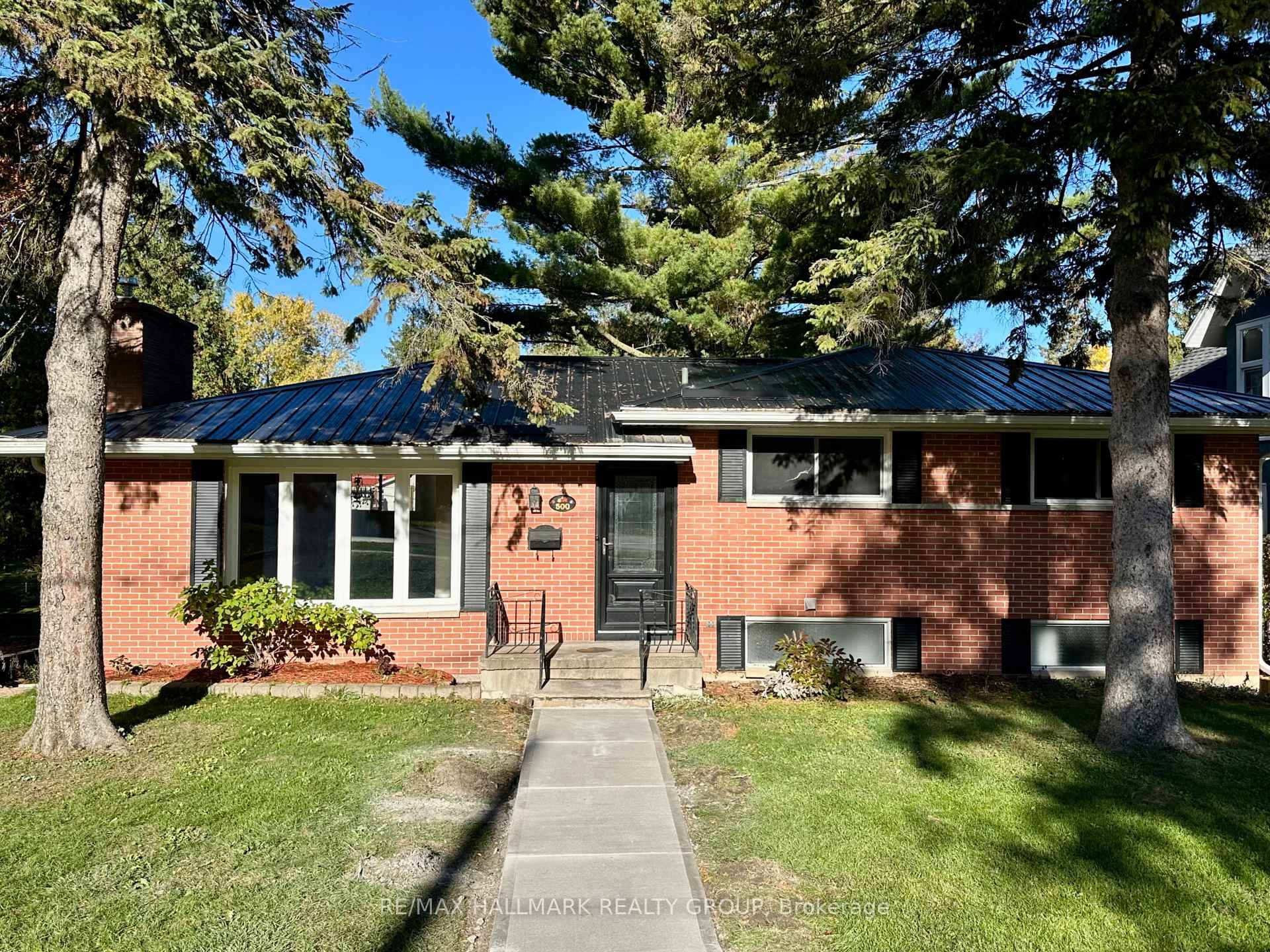 Welcome home to this charming and solid brick bungalow perfectly located in the heart of downtown Brockville.