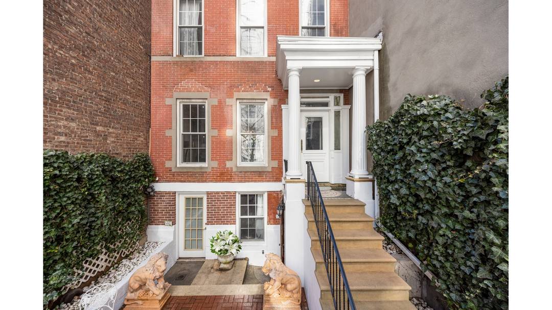 Elegant Upper East Side Federal Townhouse 20 Feet Wide with Rare 20 Foot Forecourt Tucked along a picturesque, tree lined block near Gracie Mansion, this 20 foot wide Federal style ...