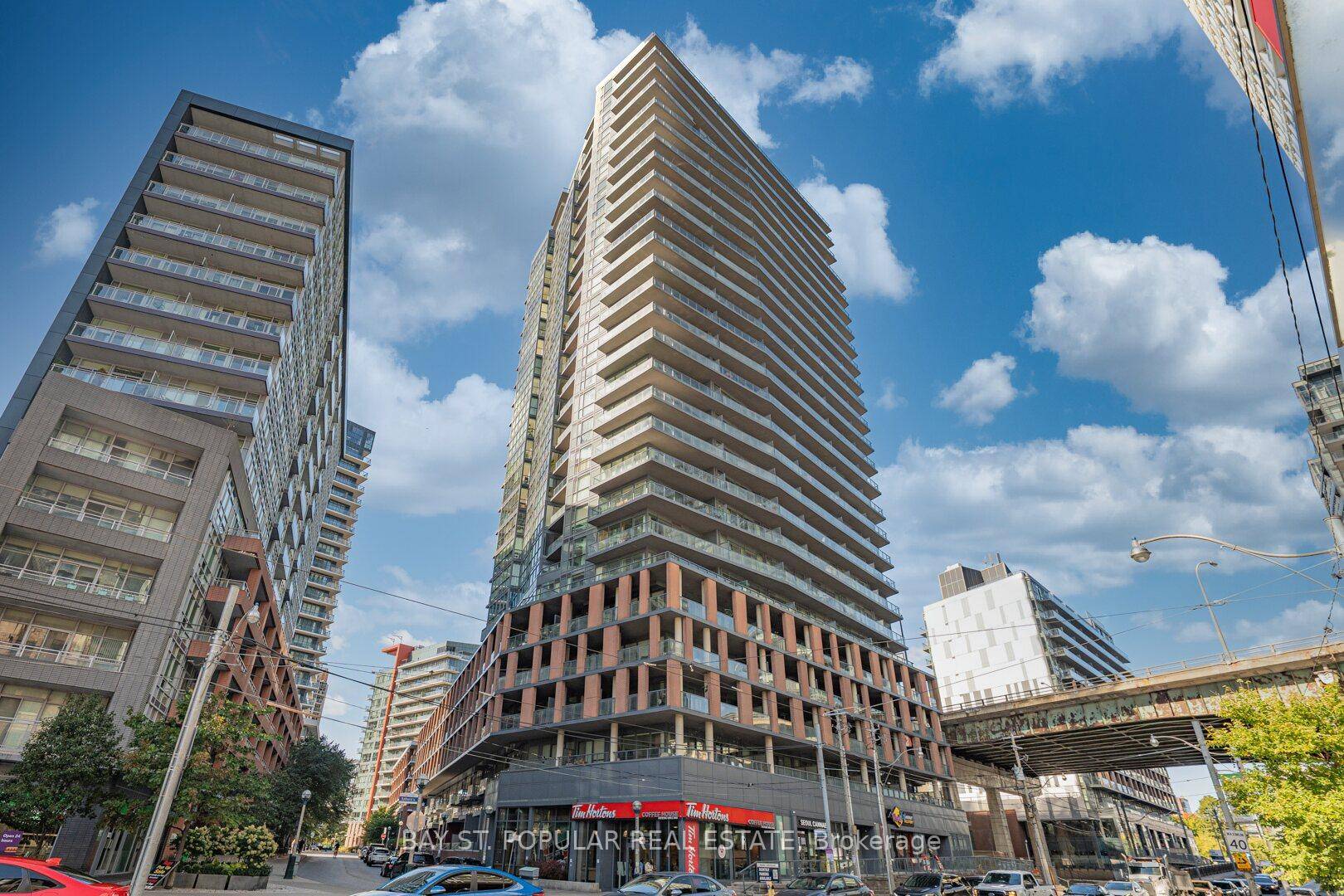 Welcome to this sun filled corner suite offering 575 sq.