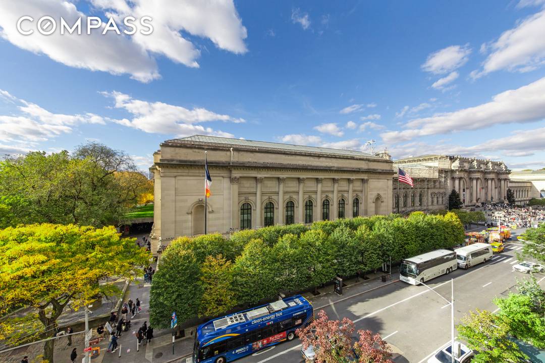 Ideally positioned to capture the lush vistas of Central Park and the iconic Metropolitan Museum of Art, Residence 4 5 at 990 Fifth Avenue is a distinguished duplex apartment comprising ...