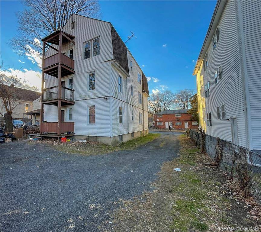 Welcome to 158 Martin ST in Hartford CT.