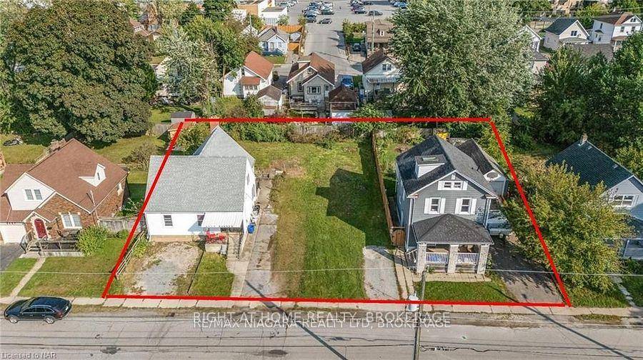 Rare 3 Parcel Opportunity 2 Homes Severable Lot !