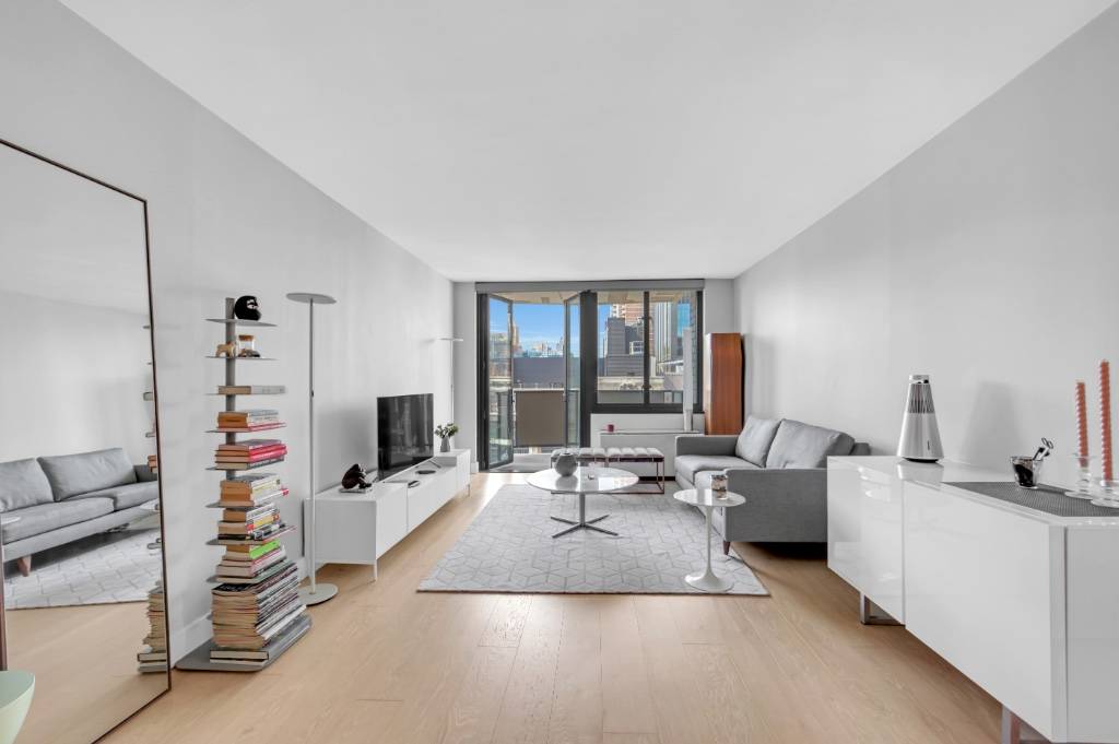 Renovated High Floor 1 Bedroom with Balcony overlooking Park Avenue SouthThis spacious and high floor one bedroom residence boasts a generous layout, including a dedicated dining alcove, entry foyer, and ...