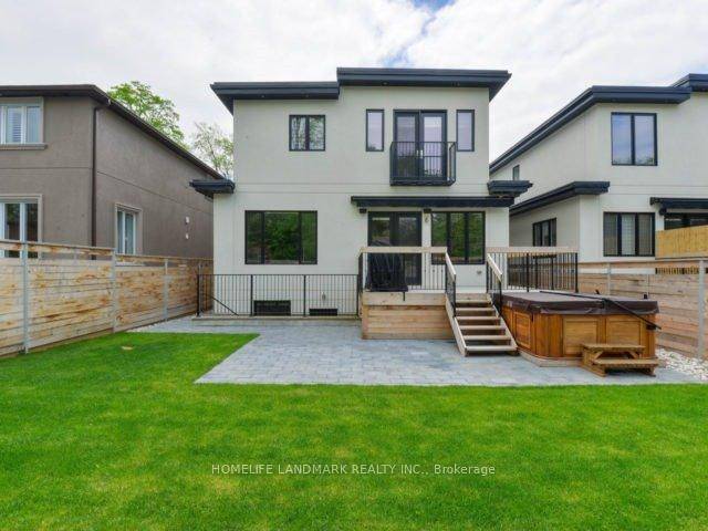 Located in Mississaugas highly sought after Lakeview community, just a short walk to the lake, parks, schools, and shopping.