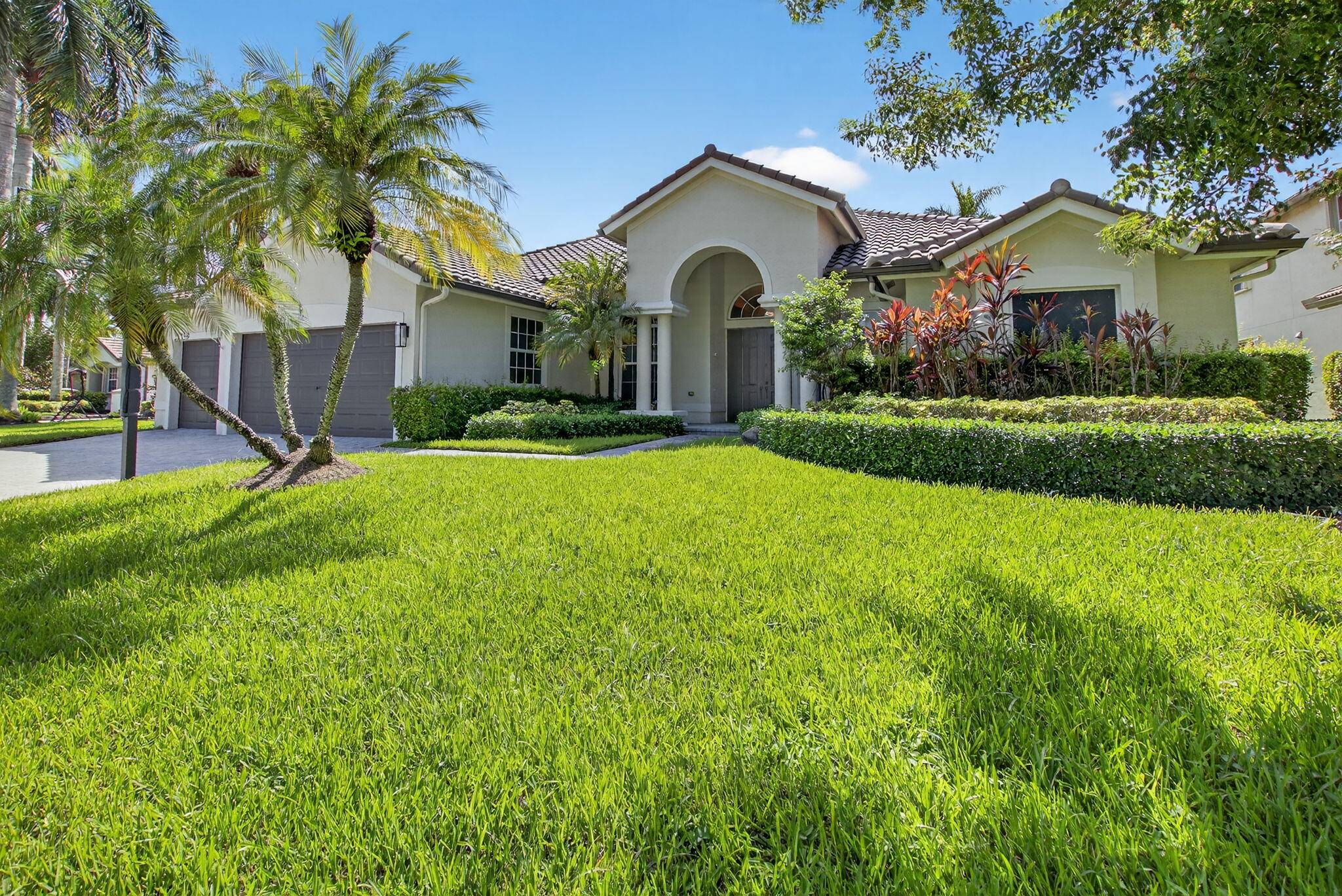 Fully renovated beautiful one story pool home on oversized cul de sac lot with stunning lake views.