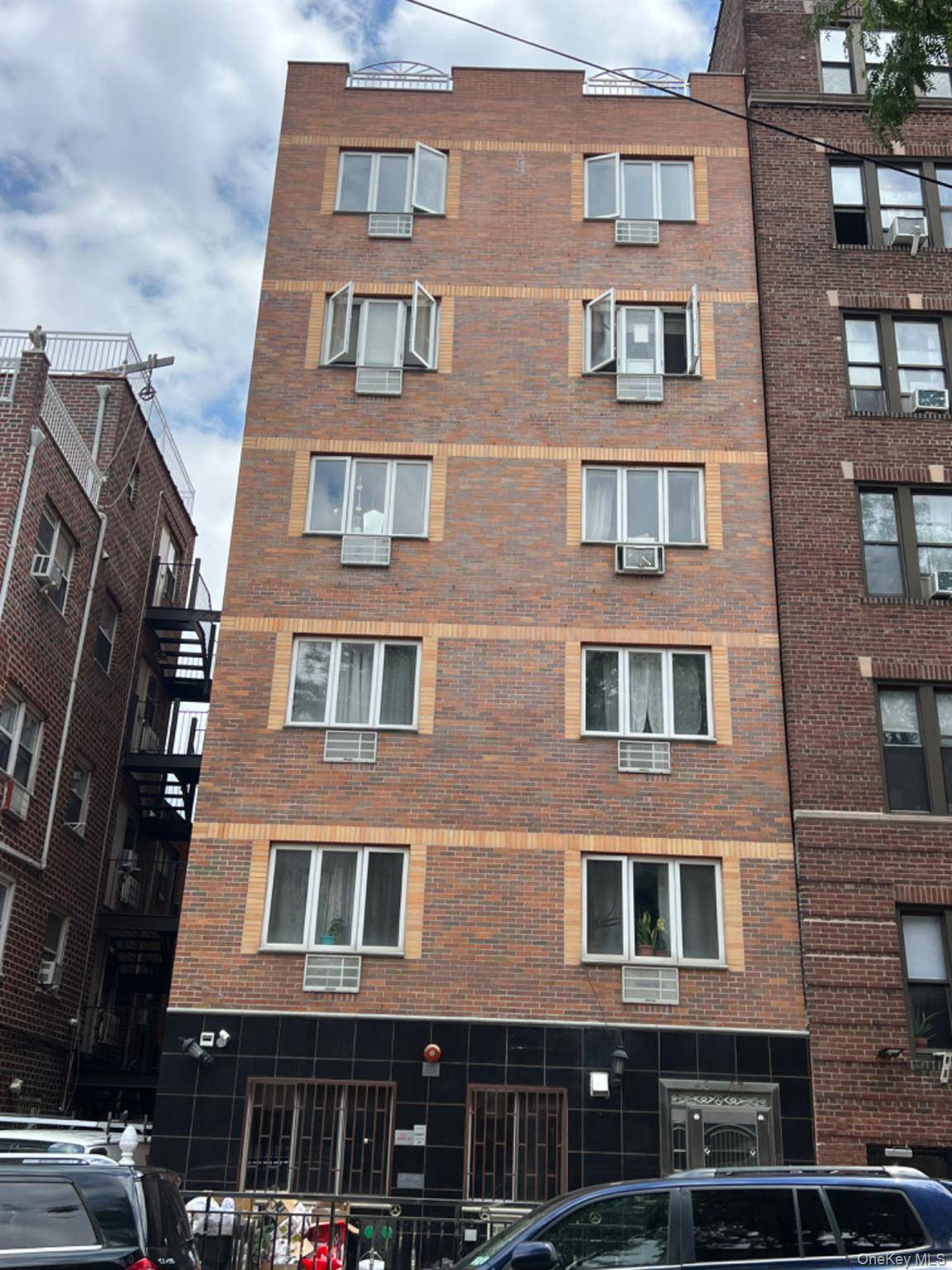Located in the Heart of Sunnyside.