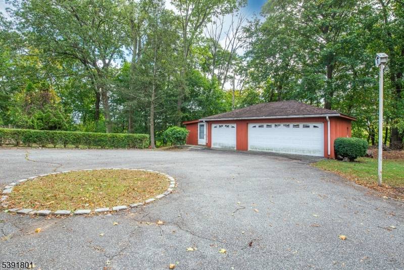 Own a piece of Heaven with the estate like property set on 2.